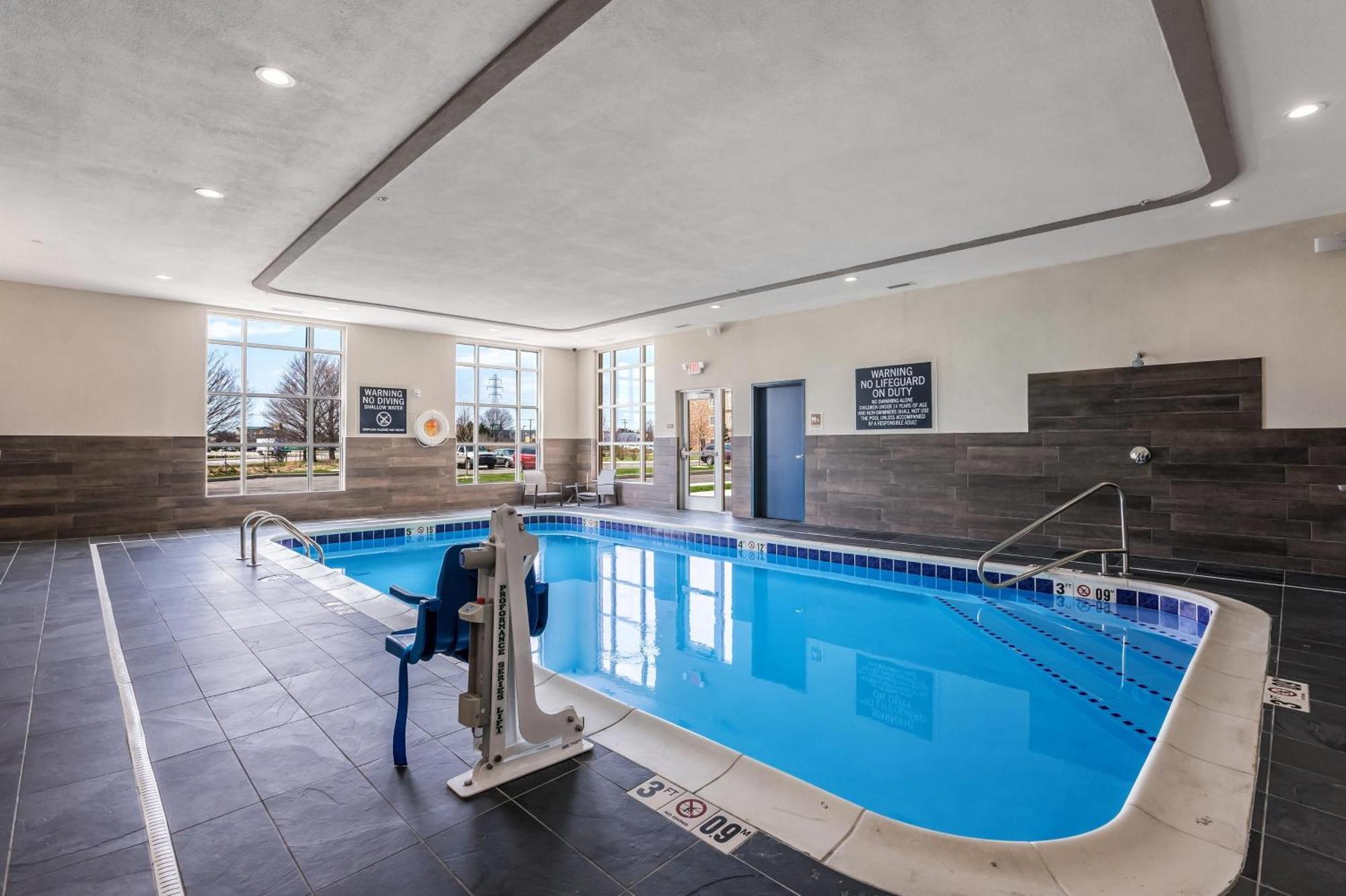 Four Points By Sheraton Элкхарт Экстерьер фото